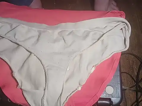 macKnd online show from October 18, 2025, 7:05 pm