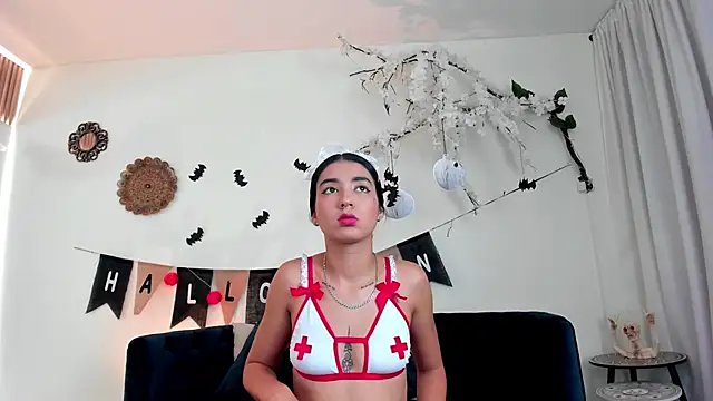 cloe taylor   online show from October 28, 2025, 5:18 am