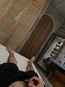 Snapshot of HenryLee1983-cums chatting on January 17, 2026, 11:47 am HenryLee1983-cums online show from January 17, 2026, 11:47 am