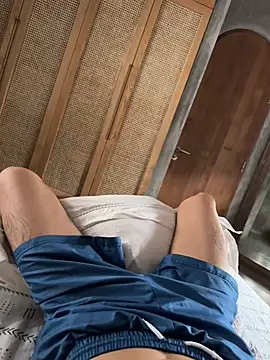 Snapshot of HenryLee1983-cums chatting on February 18, 2026, 8:00 am HenryLee1983-cums online show from February 18, 2026, 8:00 am