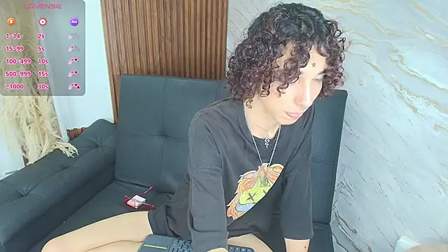 Scaarlett 22  online show from March 4, 2026, 8:49 pm