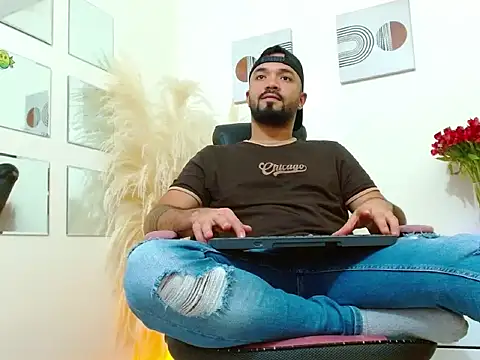 mathewv  online show from October 11, 2025, 11:06 pm