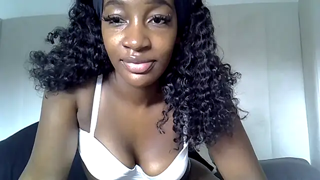 Snapshot of BaddieS_x chatting on October 6, 2025, 8:37 am BaddieS x online show from October 6, 2025, 8:37 am