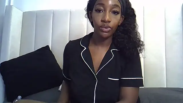Snapshot of BaddieS_x chatting on October 3, 2025, 10:22 pm BaddieS x online show from October 3, 2025, 10:22 pm