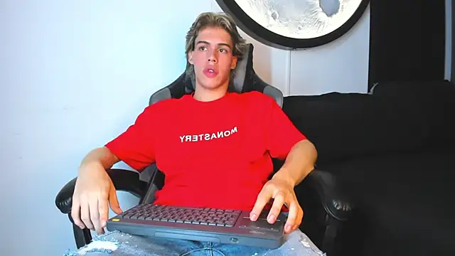 Snapshot of Lucian_grey chatting on November 10, 2025, 5:01 am Lucian grey online show from November 10, 2025, 5:01 am