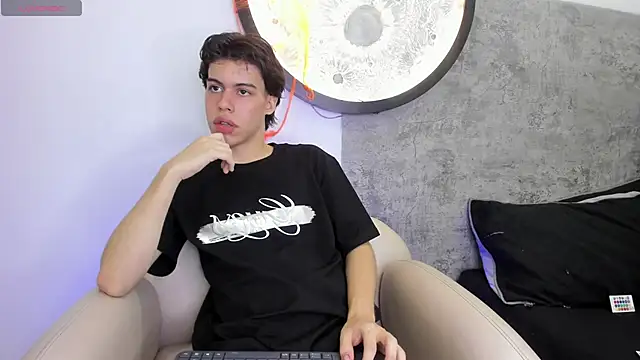 Snapshot of Lucian_grey chatting on October 25, 2025, 4:11 am Lucian grey online show from October 25, 2025, 4:11 am