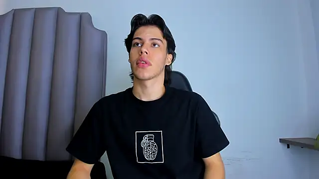 Snapshot of Lucian_grey chatting on October 5, 2025, 4:25 am Lucian grey online show from October 5, 2025, 4:25 am