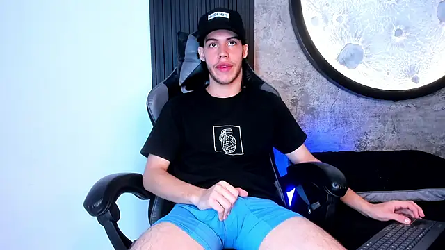 Snapshot of Lucian_grey chatting on November 8, 2025, 4:27 am Lucian grey online show from November 8, 2025, 4:27 am