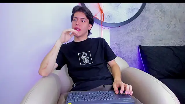 Snapshot of Lucian_grey chatting on October 29, 2025, 4:11 am Lucian grey online show from October 29, 2025, 4:11 am