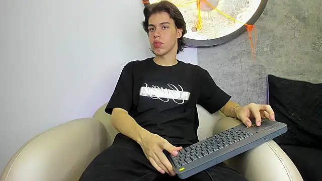 Snapshot of Lucian_grey chatting on October 19, 2025, 3:53 am Lucian grey online show from October 19, 2025, 3:53 am