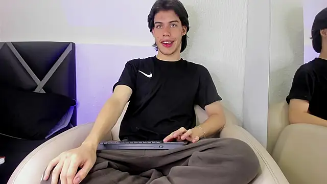 Snapshot of Lucian_grey chatting on October 9, 2025, 4:57 am Lucian grey online show from October 9, 2025, 4:57 am