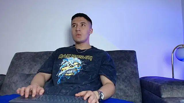 EthanConnor  online show from October 8, 2025, 12:17 pm