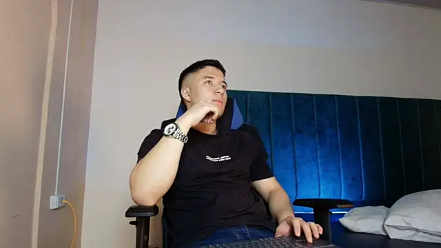 EthanConnor  online show from October 7, 2025, 12:17 pm