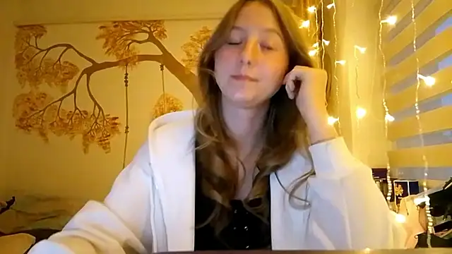 CarynFlaryn online show from October 9, 2025, 4:13 am