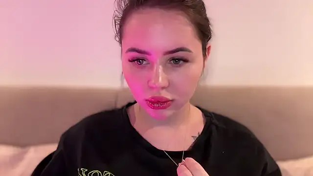 AlmaryKim online show from November 1, 2025, 8:36 pm