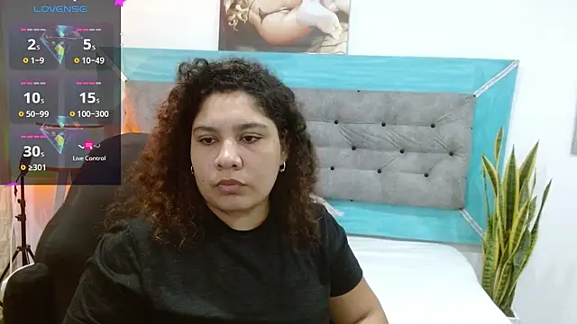 Snapshot of roxx_iie chatting on October 8, 2025, 2:35 am roxx iie online show from October 8, 2025, 2:35 am