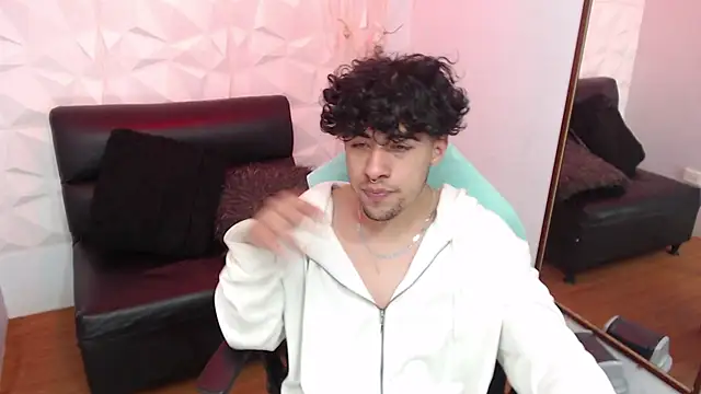 Liil boy online show from November 11, 2025, 3:45 am