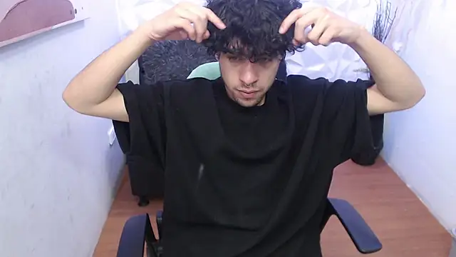 Liil boy online show from November 13, 2025, 3:32 am