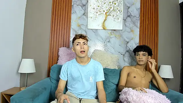 VERY HOT GUYS online show from April 17, 2026, 7:22 am