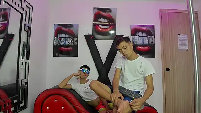 VERY HOT GUYS online show from November 26, 2025, 2:44 am