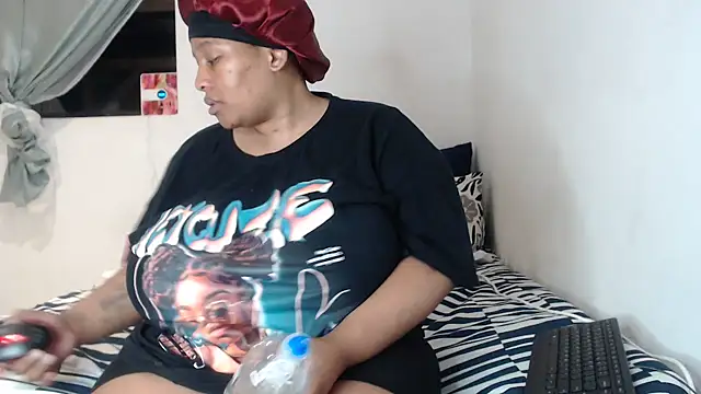 PIXIEBITCHXXX26 online show from October 14, 2025, 9:25 pm