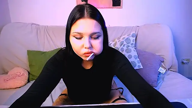 KittyKrissy  online show from October 16, 2025, 8:11 am