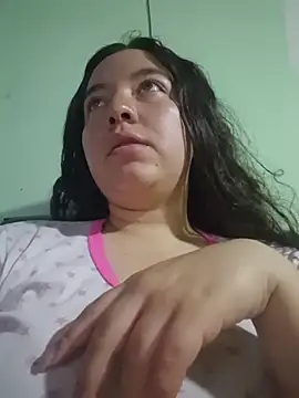 annyaparis online show from November 18, 2025, 2:05 am