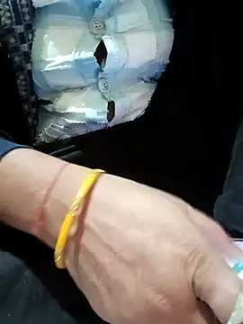 LOVE-VIKA online show from November 23, 2025, 1:37 am