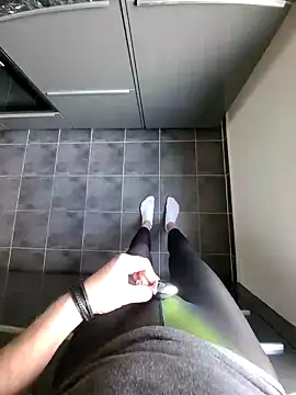 rezzzze online show from November 8, 2025, 11:58 am