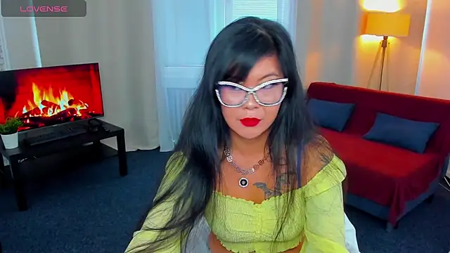 Snapshot of BeckySunday chatting on October 1, 2025, 12:42 pm BeckySunday online show from October 1, 2025, 12:42 pm