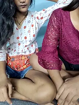 Unique girls90 online show from April 3, 2026, 2:12 pm