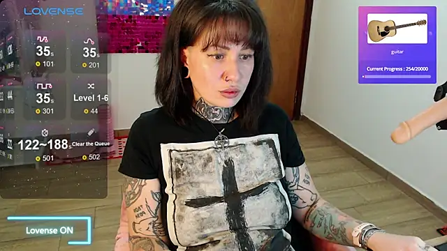 Senorita  Dakota online show from October 14, 2025, 9:58 pm