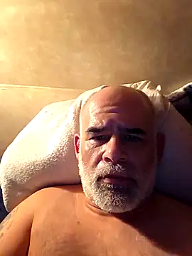 DeeBestEver online show from December 1, 2025, 2:40 pm