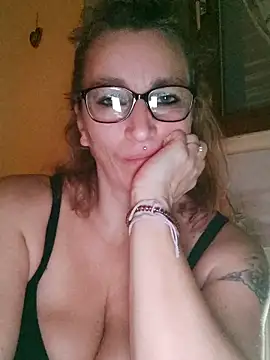 Fifi83Bell online show from December 19, 2025, 10:45 pm