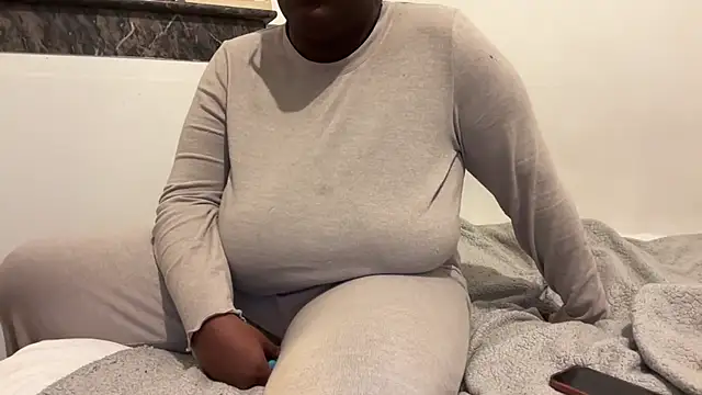 nanaisbackk online show from October 29, 2025, 9:03 pm