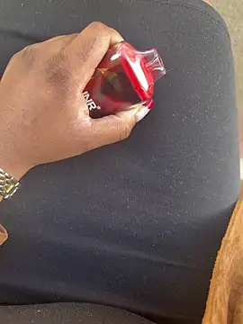 Snapshot of nanaisbackk chatting on February 25, 2026, 10:48 am nanaisbackk online show from February 25, 2026, 10:48 am