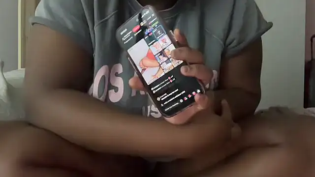 nanaisbackk online show from October 27, 2025, 10:54 pm