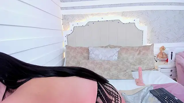 EmaHarpeer online show from October 25, 2025, 1:16 am