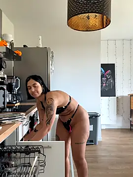 LaPetiteKim online show from November 2, 2025, 1:16 pm