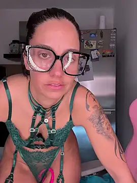 LaPetiteKim online show from April 3, 2026, 11:49 am