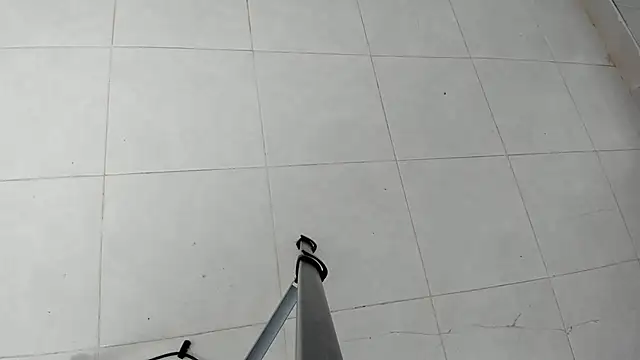 LeaMoreau22 online show from November 9, 2025, 11:36 am