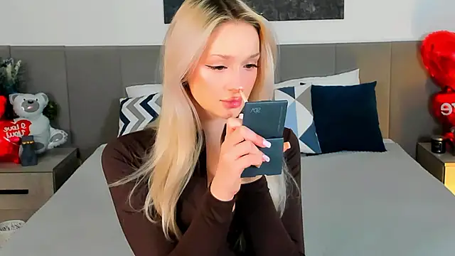 SugarWhisper online show from February 14, 2026, 3:01 pm