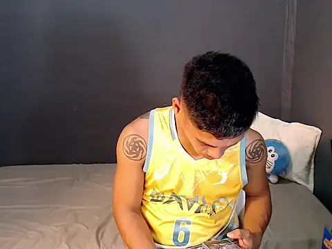 Snapshot of Cute_Lucas chatting on October 7, 2025, 5:52 am Cute Lucas online show from October 7, 2025, 5:52 am