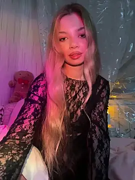  Siennaaa  online show from March 5, 2026, 9:00 pm