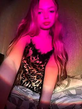  Siennaaa  online show from November 1, 2025, 9:08 pm