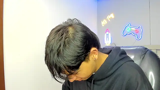 StiwenTwink online show from October 27, 2025, 2:29 pm