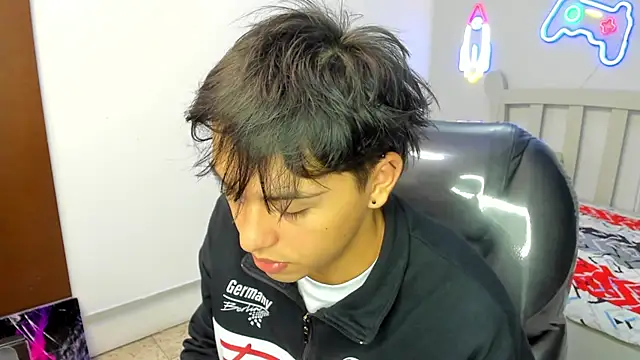 StiwenTwink online show from October 28, 2025, 2:38 pm