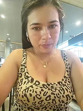 Snapshot of GabbyConner chatting on October 8, 2025, 10:21 pm GabbyConner online show from October 8, 2025, 10:21 pm