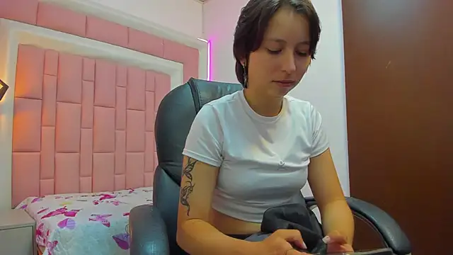 Klaret Toy online show from November 30, 2025, 6:09 pm