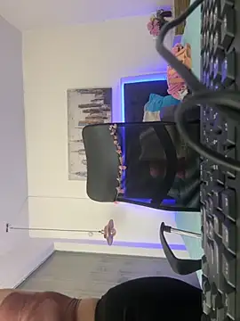 Antonella  b online show from November 21, 2025, 1:43 pm